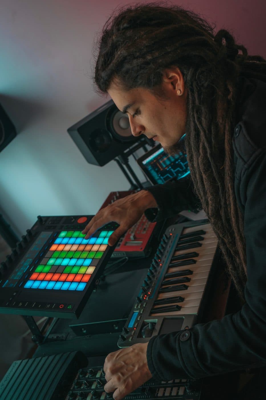 Kajah en su estudio